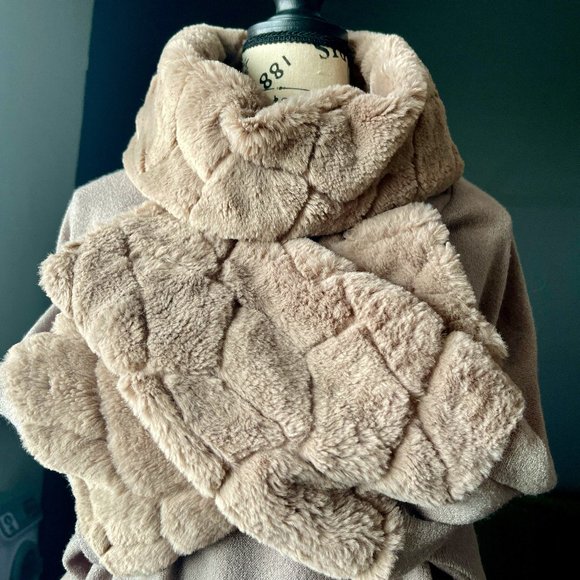 JOSEPH RIBKOFF NUDE COLOR SIZE 2 COWL LONGSLEEVES - Picture 4 of 7